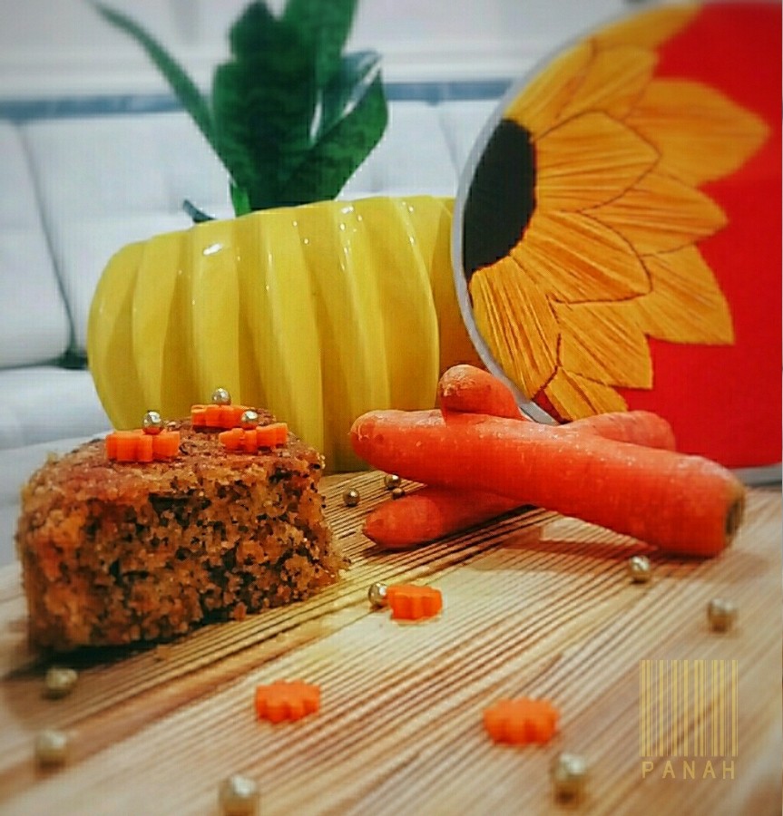 کیک هویج گردو کافی شاپ با کرم پنیری
