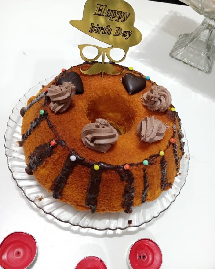 کیک گلاب و زعفران با سس مخصوص