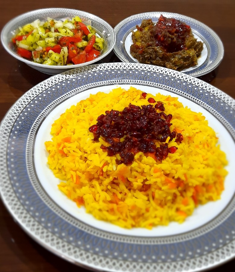 هویج پلو با سالاد شیرازی 