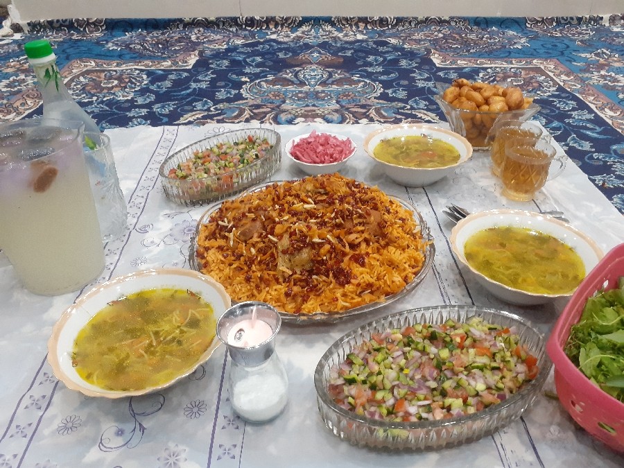 عکس مچبوس مرغ باسوپ هویج ولگیمات وحلوای کنجد وچای بعدازافطار