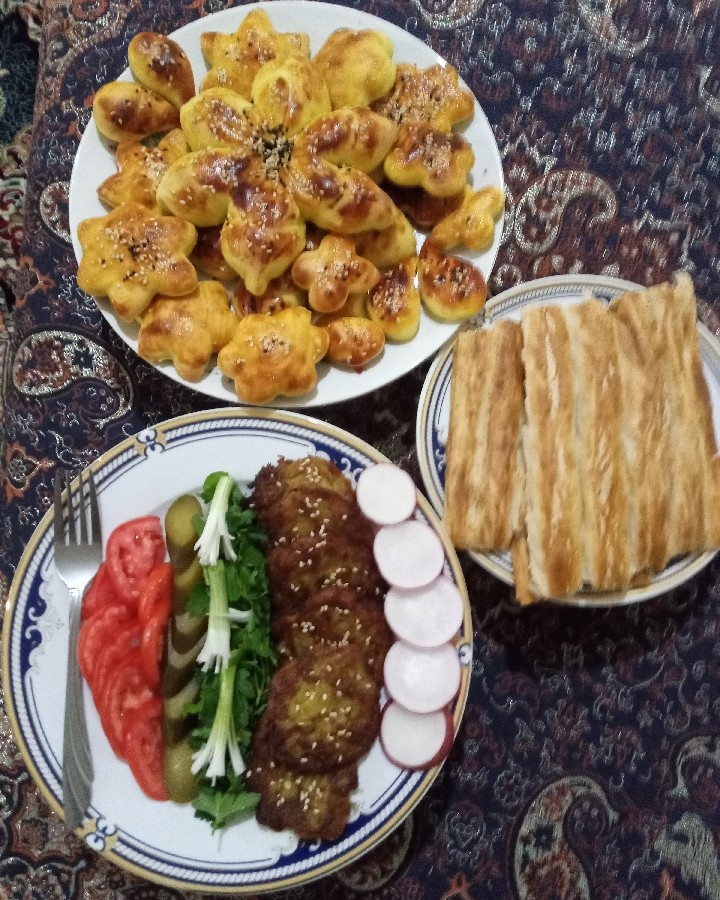 عکس افطاری نهمین روز رمضان ۱۴۰۱ شامی کباب.نان کولوچه ایی وآش جو خیلی خوشمزه ی من??