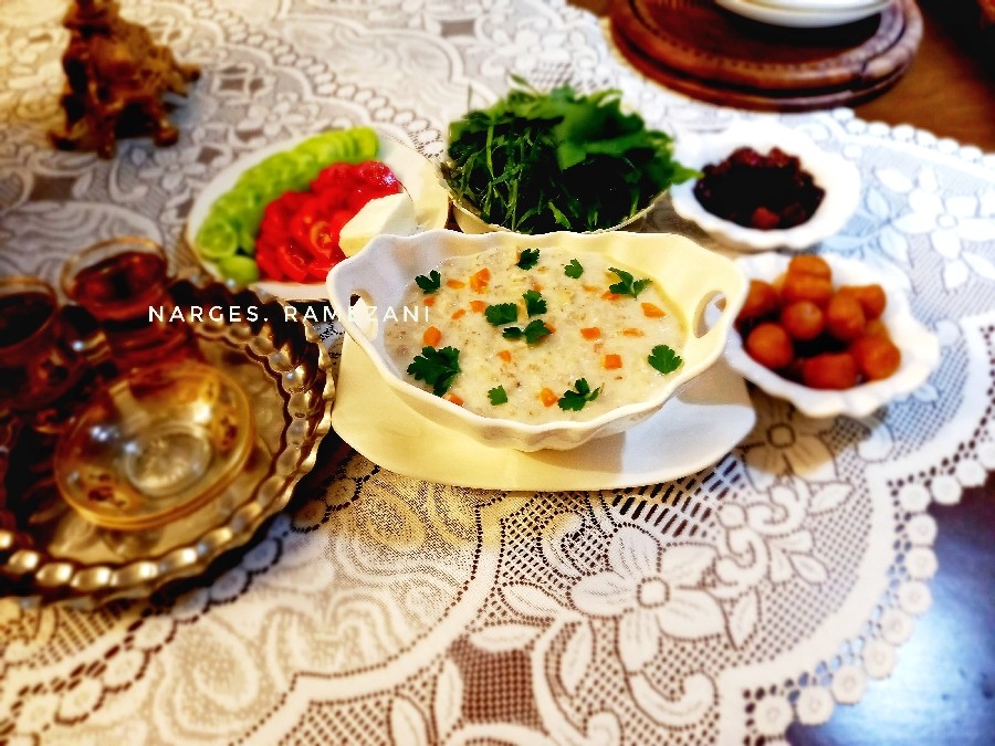 عکس رمضان الکریم 
به وقت افطار سوپ شیر وخامه