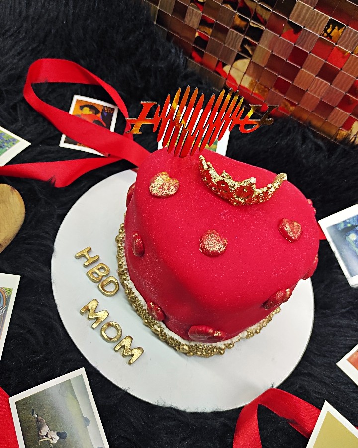 کیک تولد با دیزاین فوندانت 