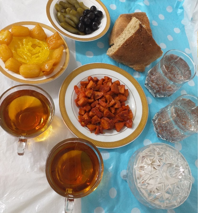 عکس افطاری آخرین روز از ماهِ ماه...سال ۱۴۰۱....خوراک سوسیس