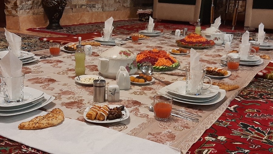 عکس سفره افطار الهی حال دلتون همیشه شاد باشه با فالو کردنم حمایتم کنید دوستان لایک یادتون نره