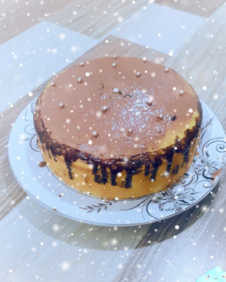 عکس کیک زعفرونی بارویه گاناش وسس شکلاتی 