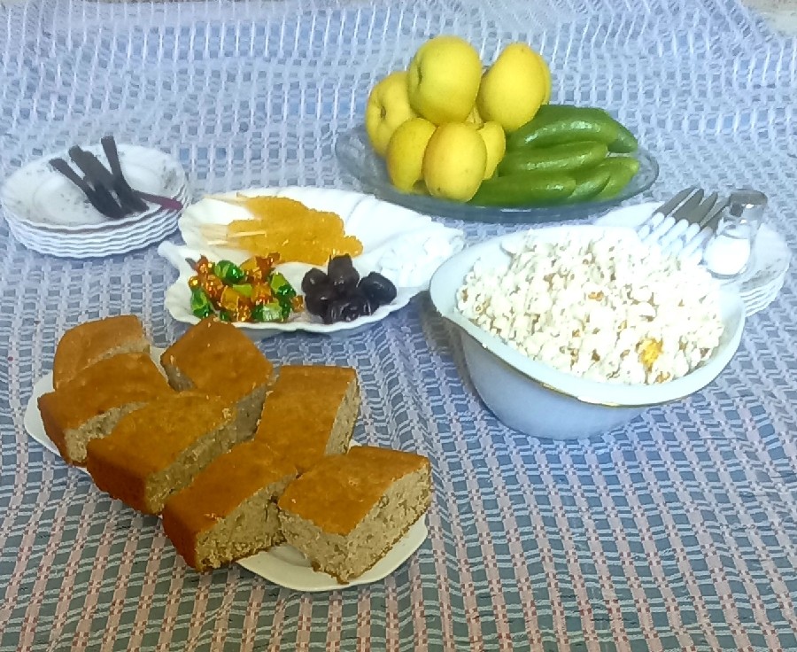 عکس سفره ساده عصرونه دورهمی مون