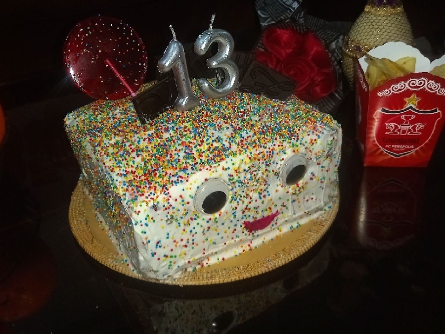 کیک تولد خامه ای 