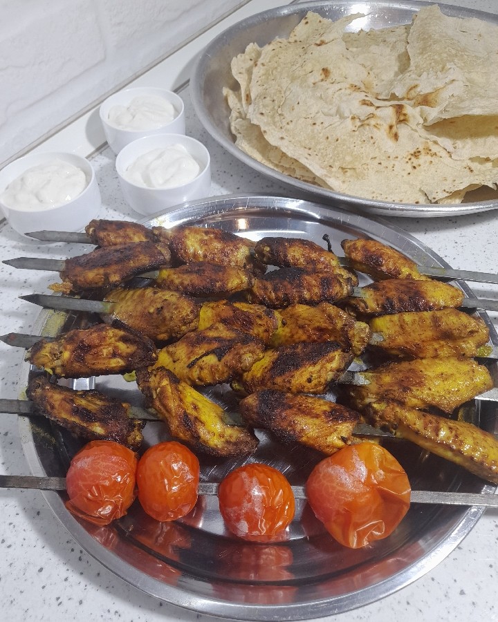 عکس بال و گوجه فرنگی کبابی و ماست موسیر و نان تیری، جاتون خالی