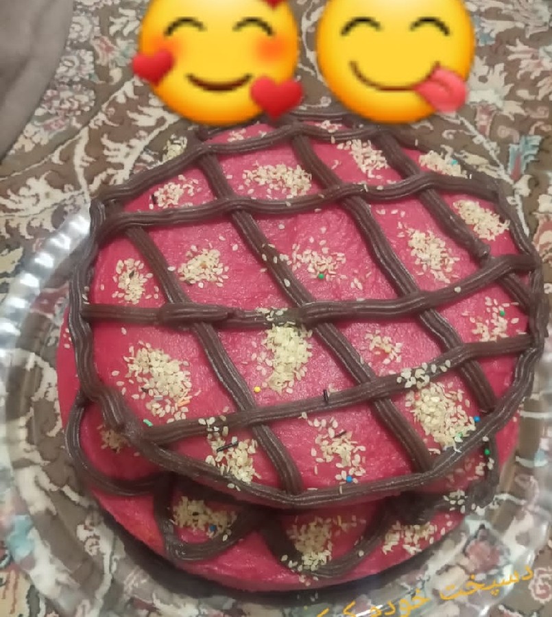 کیک خامه ای با تزیین شکلات