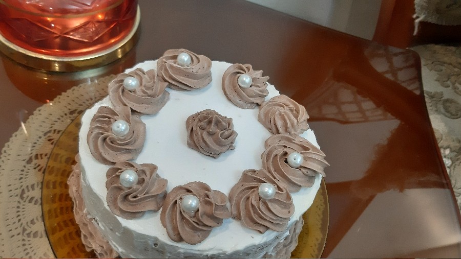 عکس کیک اسفنجی جادویی با کرم شانتی