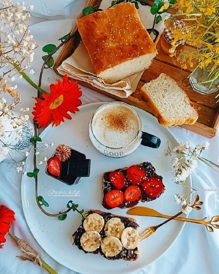 صبحانه ی بهاری با(نان خانگی)