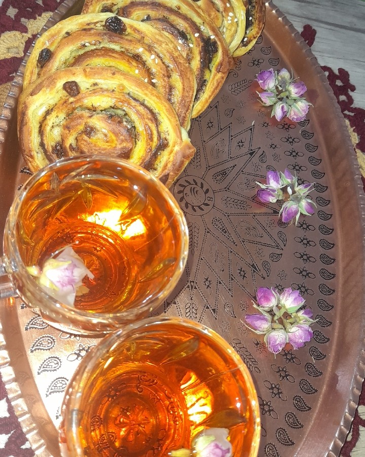 نان رول دارچینی کشمشی?