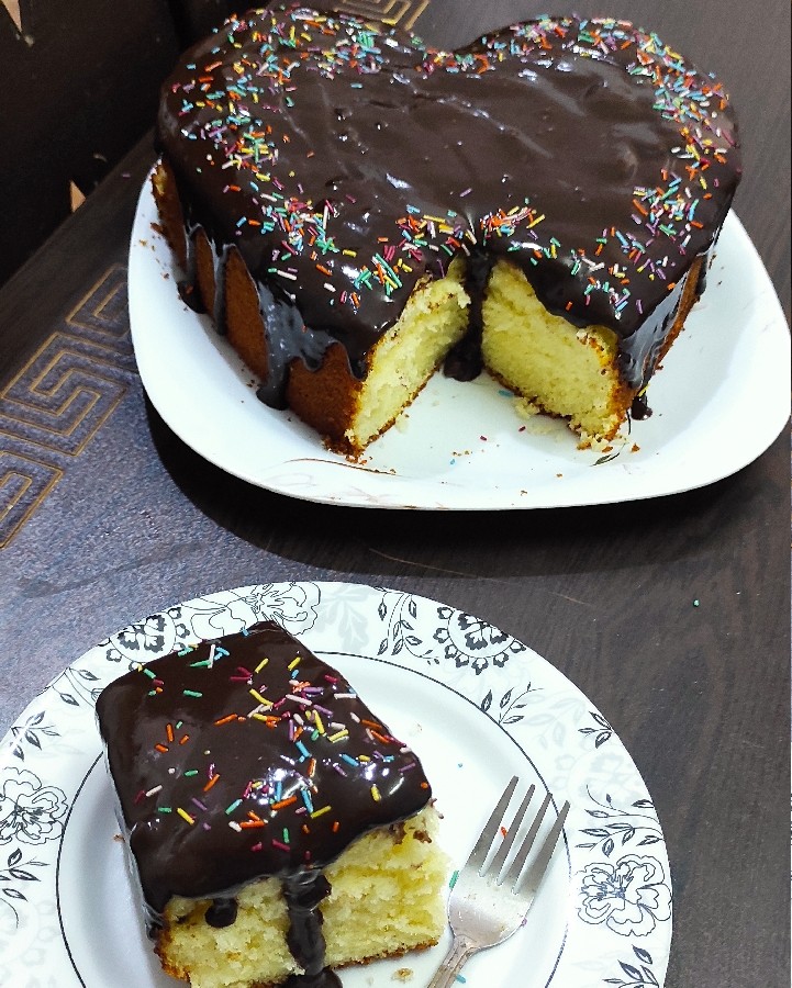 کیک ساده با روکش شکلات