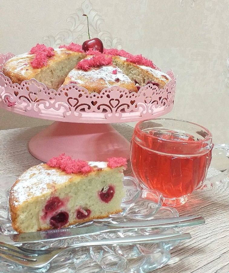 عکس کیک و چای آلبالو