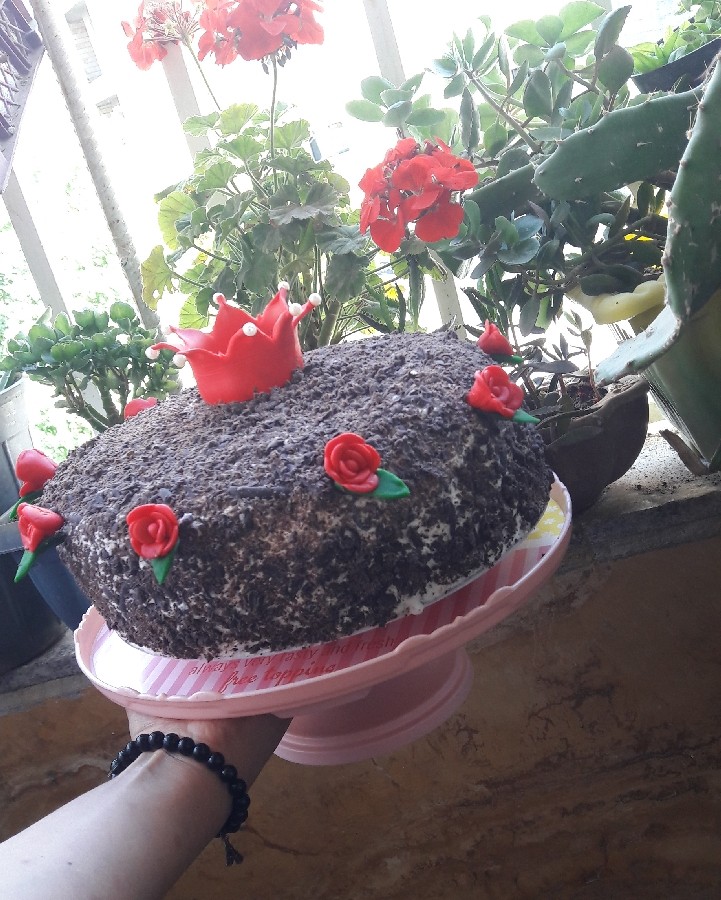 عکس این کیک روز دختر کارهای فوندانتش کار دخترم روی کیکم شکلات رنده شده است 