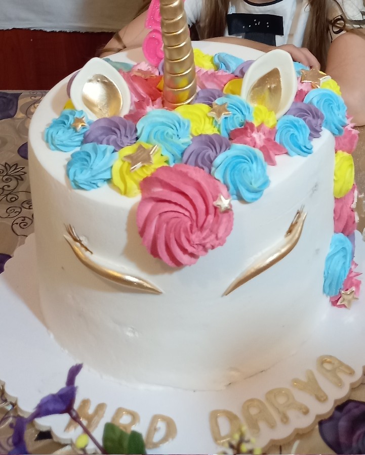 کیک تولد با تم یونیکون