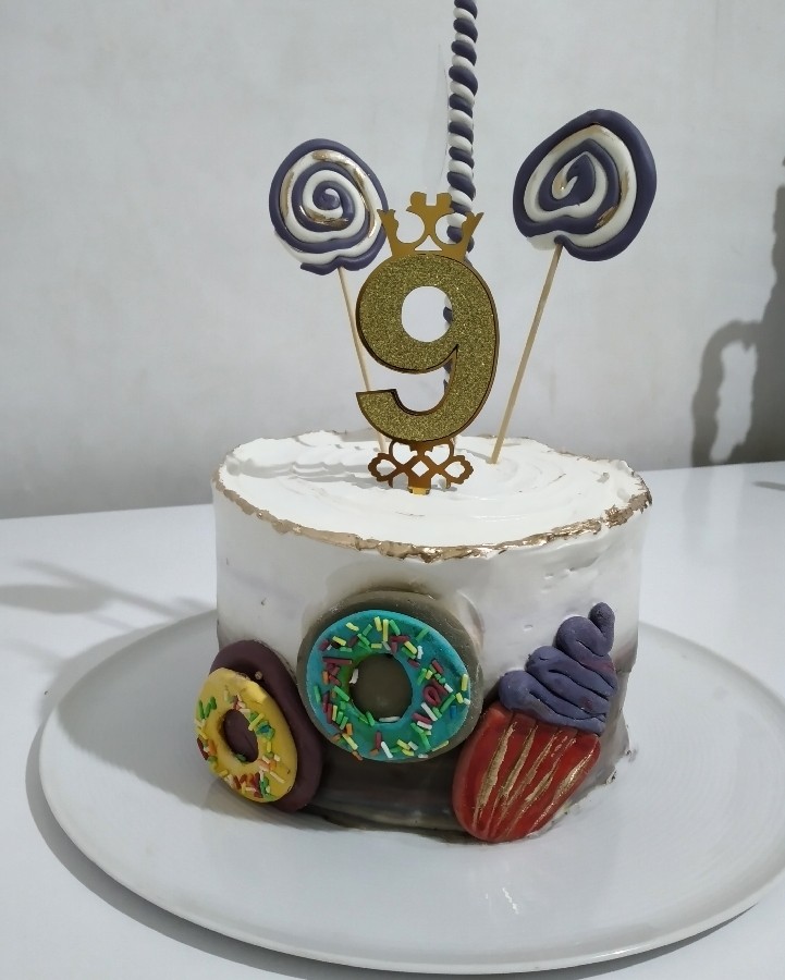 عکس کیک تولد با تزیینات فوندانت