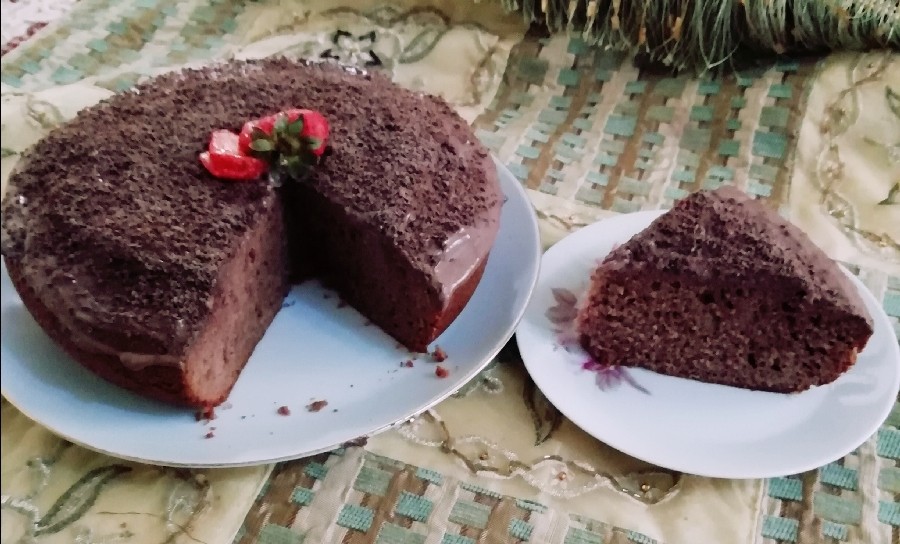 عکس کیک شکلاتی با روکش خامه شکلاتی
