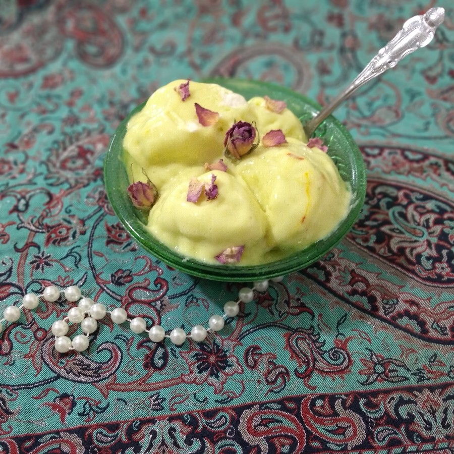 بستنی سنتی زعفرانی 
