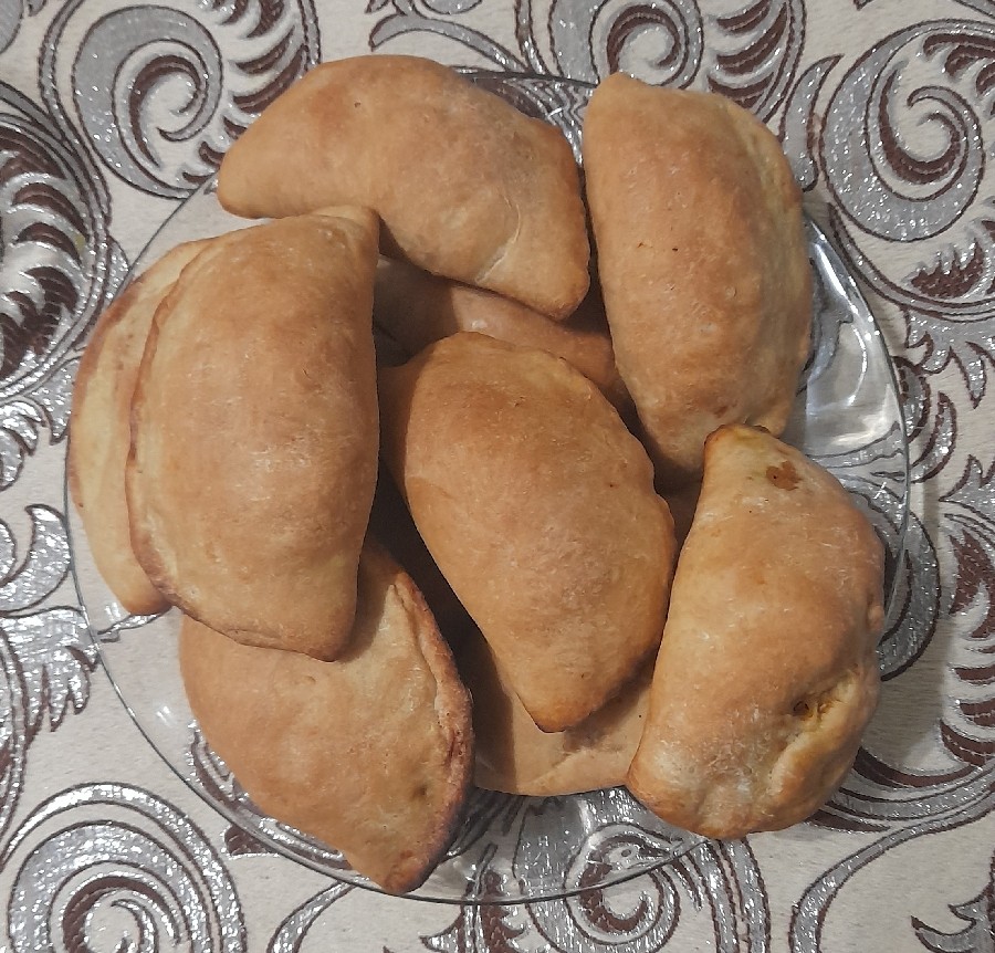 عکس پیراشکی تنوری سوسیس و کالباس