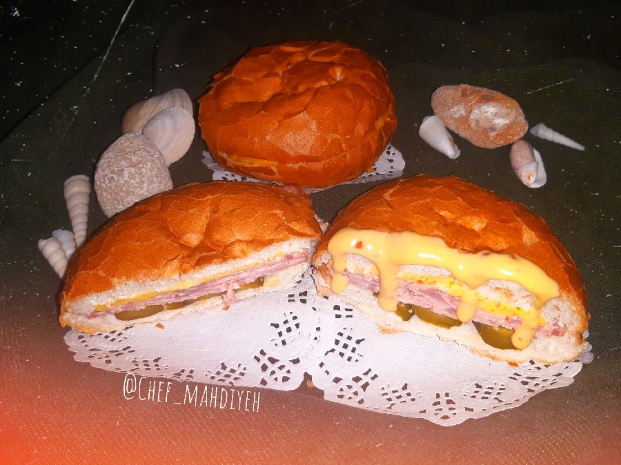 ساندویچ کالباس :)))