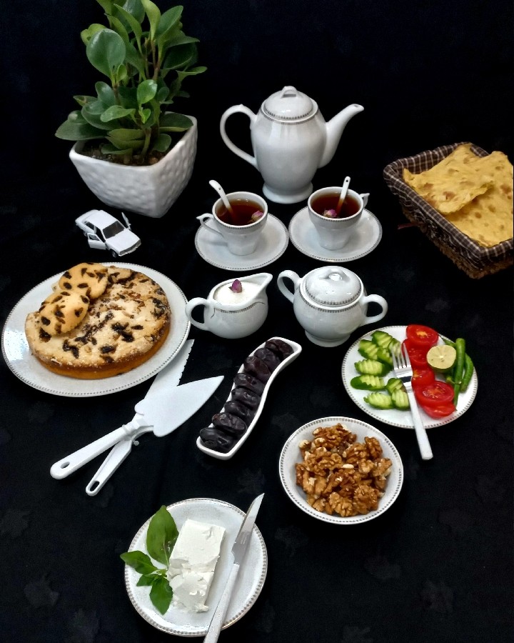 عکس عصرونه کیک نارگیلی تم مشکی