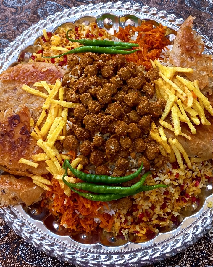 عکس سلام به همه دوستان گل اینم رشته پلو با گوشت قلقلی من