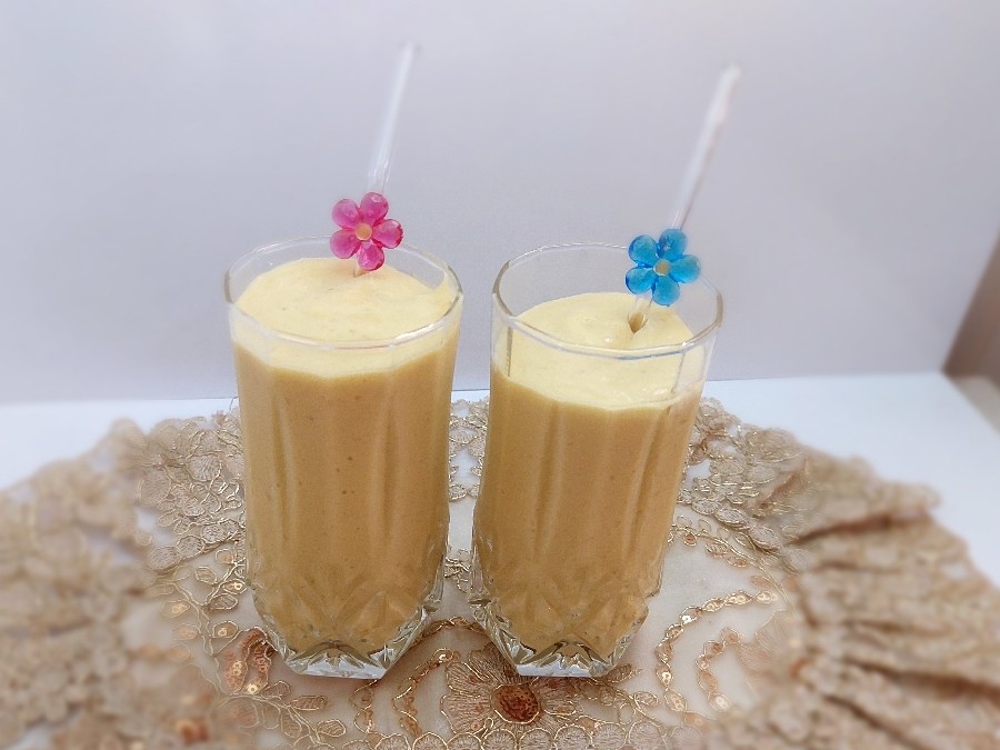 شیک انبه و موز