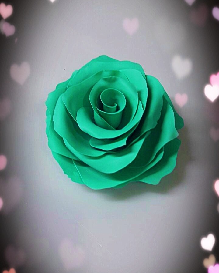 عکس گل رز فوندانتی کپشن رو اختصاص میدم به فوندانت و رنگ کردن فوندانت حتما خوانده شود