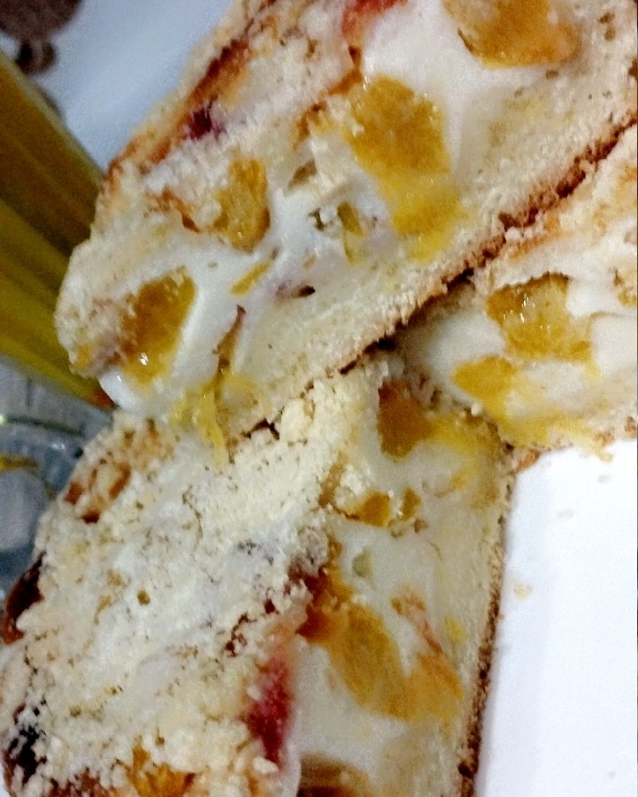 کیک کرمدار میوه ای