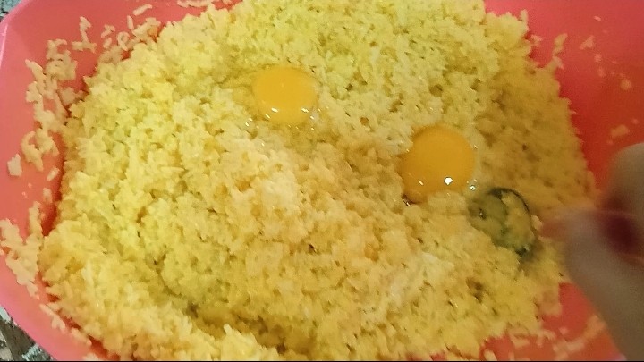 عکس کوکوی برنج (تهدیگ زعفرانی)