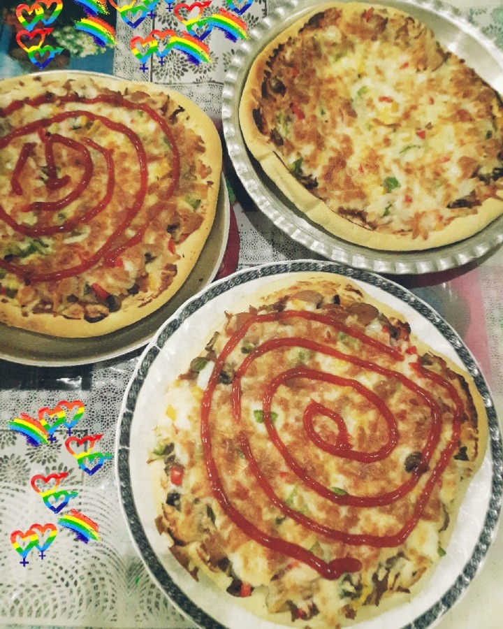 عکس پیتزا مخلوط 
با سوسیس و کالباس خانگی 