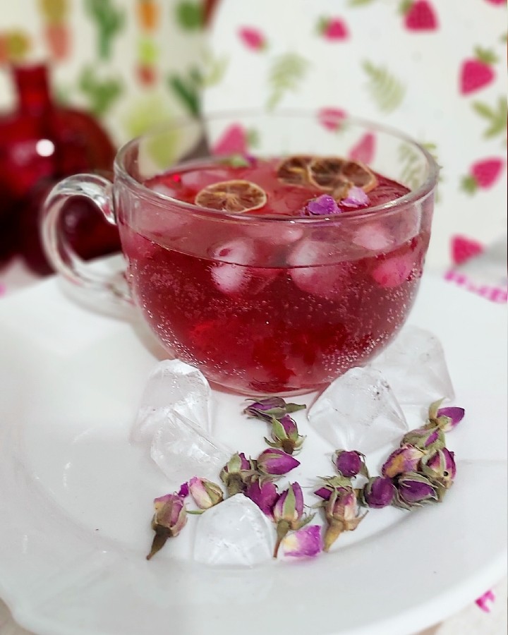 شربت لیمو و گل سرخ