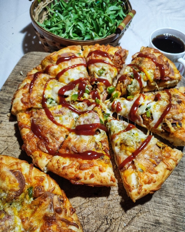 عکس پیتزا مخلوط قارچ و گوشت 