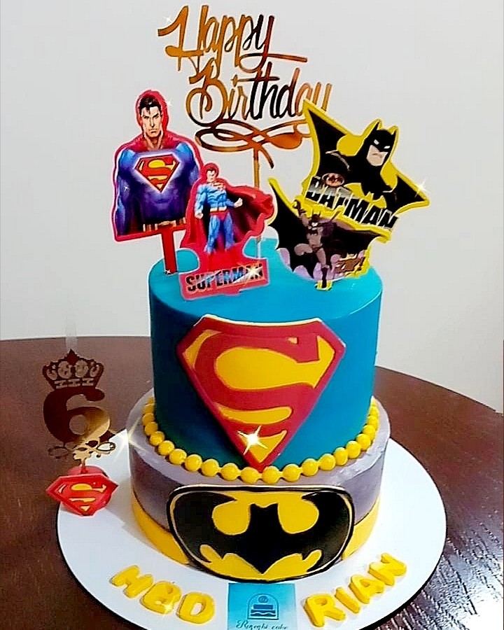 عکس کیک بتمن و سوپرمن 