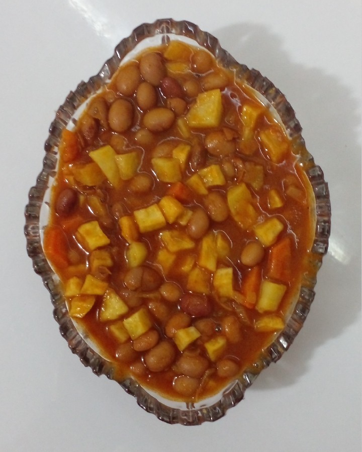 خوراک لوبیا با سیب زمینی و هویج 