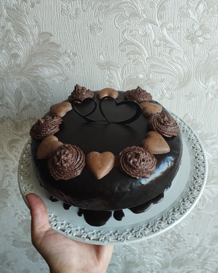 کیک خیس شکلاتی با روکش گاناش و تزیین گاناش فرم گرفته