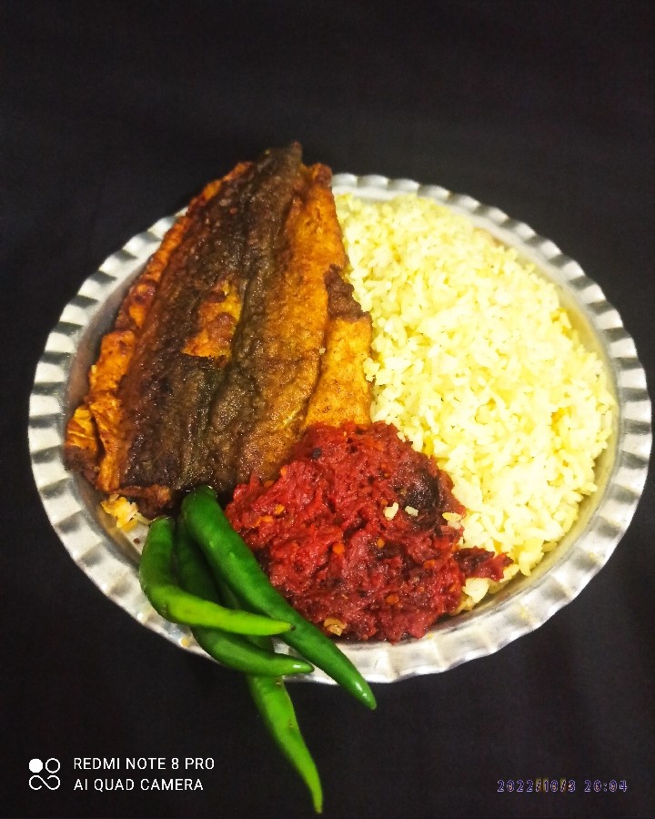 برنج و ماهی سرخ شده 