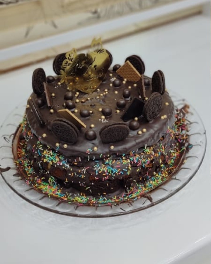 کیک با کاور شکلات