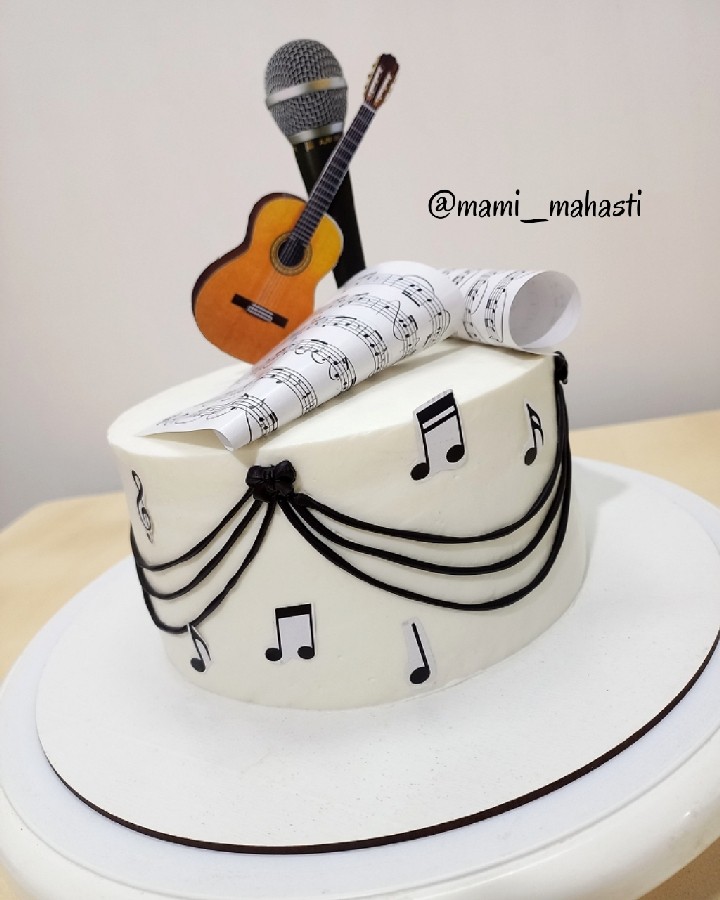 عکس کیک با تِم موسیقی