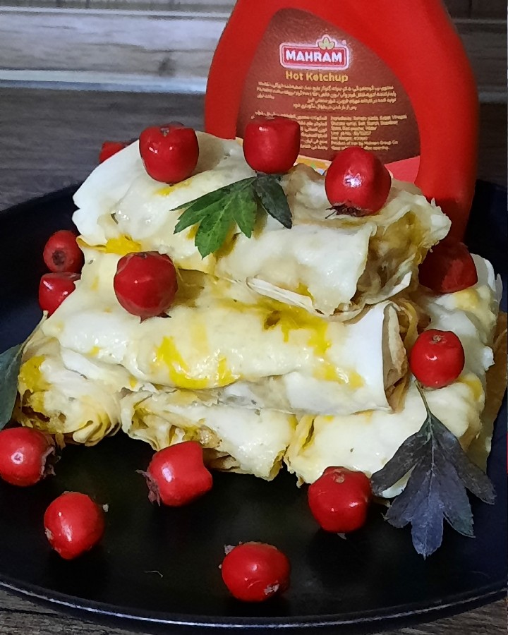 عکس بورک گوشت و قارچ با رویه ی پنیری