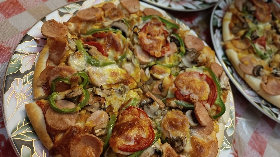 عکس یه پیتزای کاملا خونگی