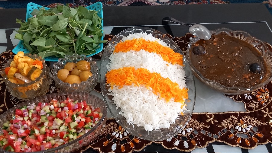 عکس برنج وخورشت سبزی باترشی خانگی 

جای همه دوستان عزیزسبز??