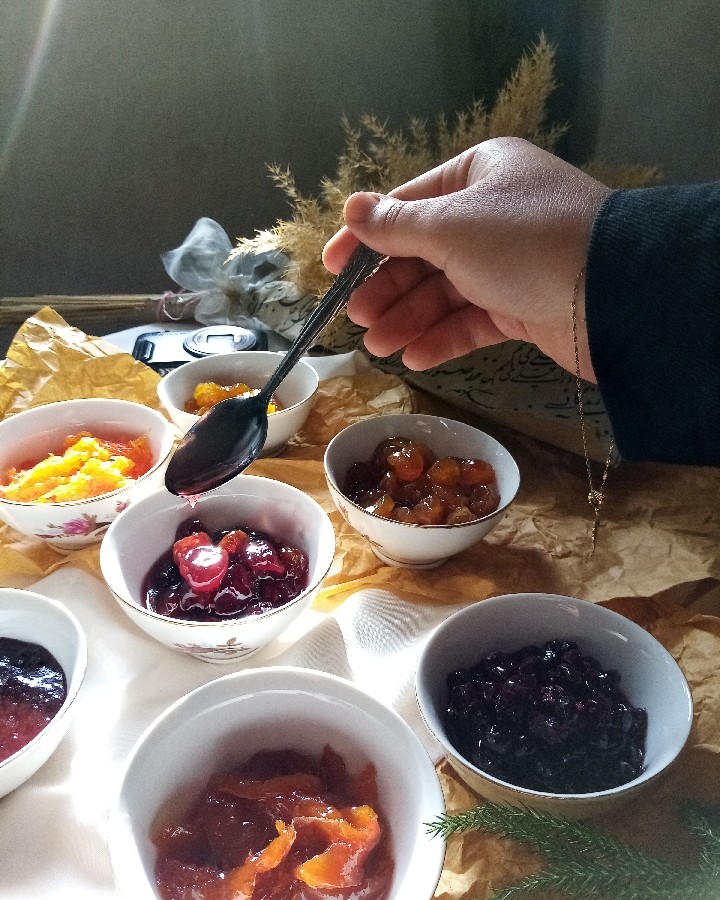 عکس به ماندیادگاری از بهارتا پاییز امسال مرباهای که از میوه های باغمون تهیه شده????