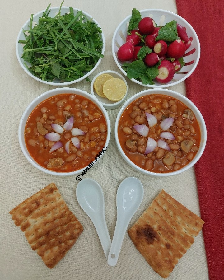 عکس خوراک لوبیا چیتی با قارچ