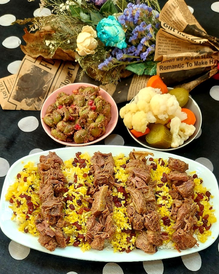 عکس کشمش پلو با گوشت پخته و ریش ریش شده❤
