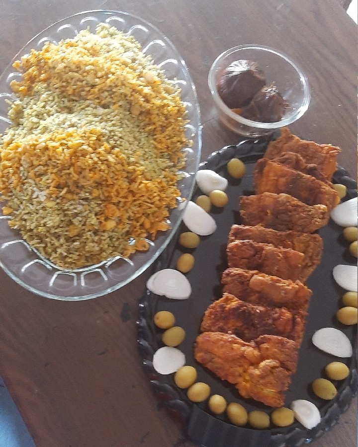 عکس شوید پلو وماهی سوخاری چیدن توسط گل دختر