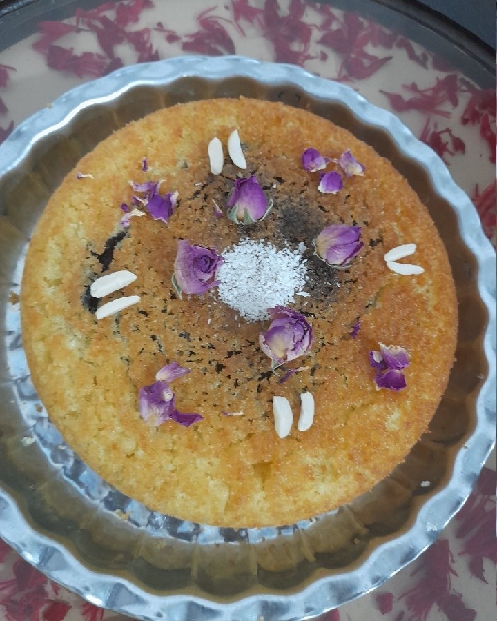 کیک خوشمزه که پسرم فرصت نداد از بافتش عکس بگیرم. حمایت کنید مهربونا.