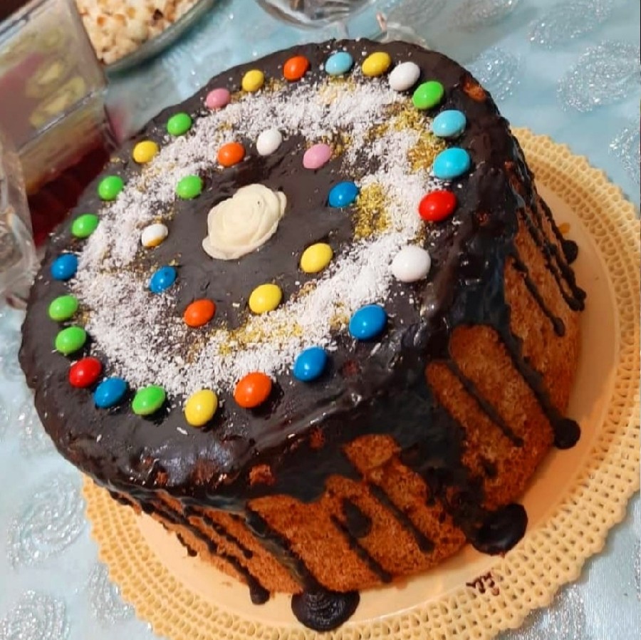 کیک اسفنجی با روکش شکلاتی و کیک خامه ای 